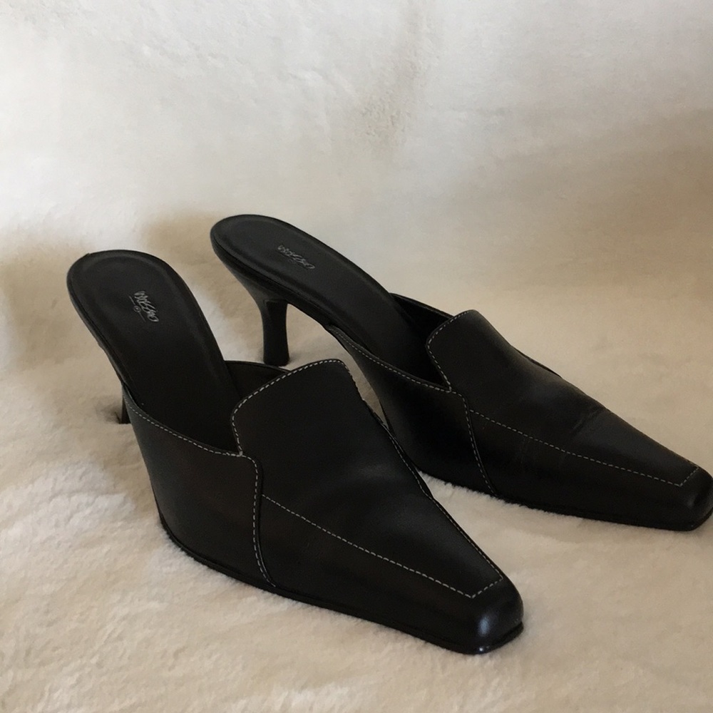 Black heels with stitching